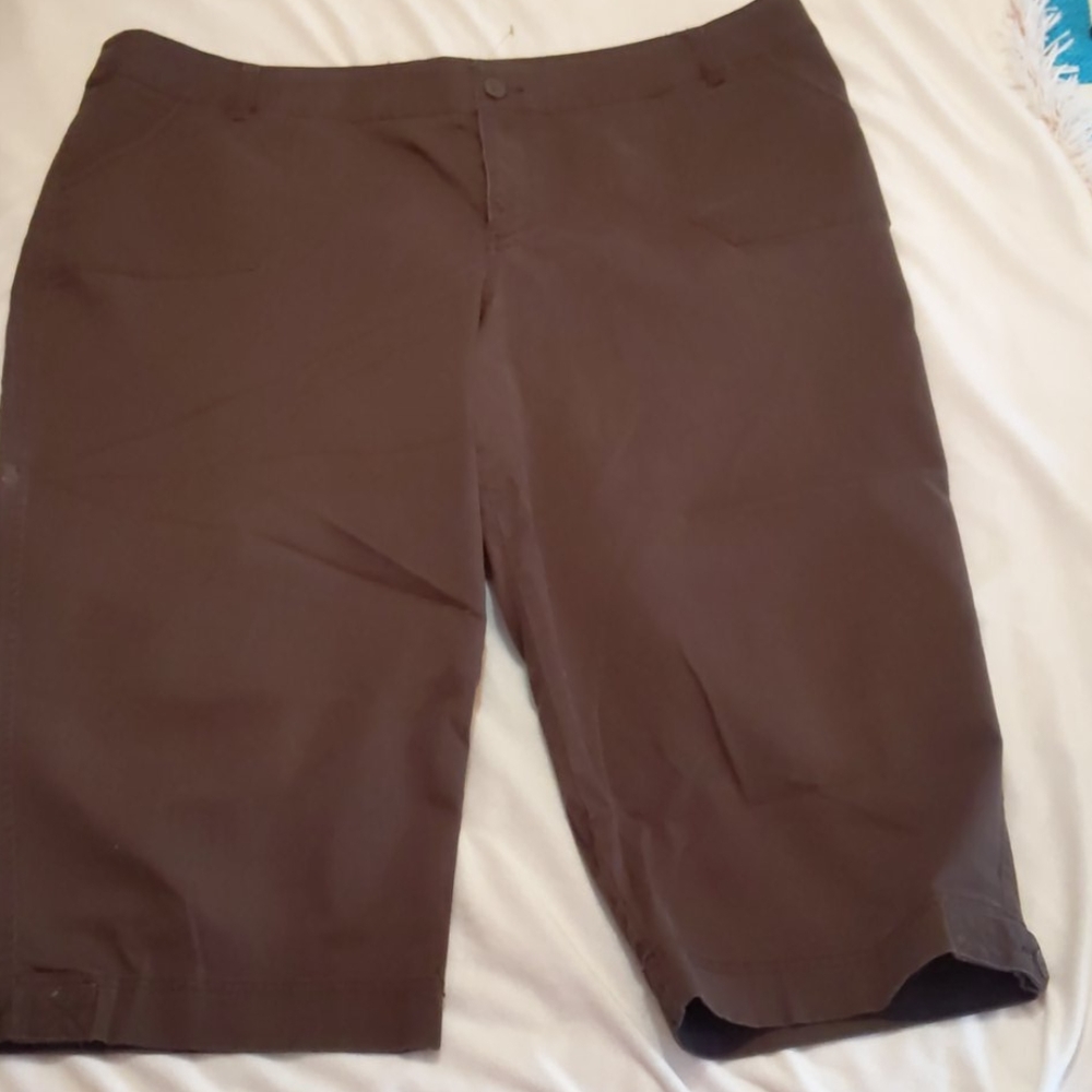 Brown capris